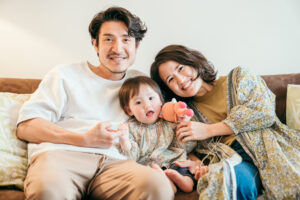 パリ 家族 写真 ご自宅でくつろぐ親子の瞬間
