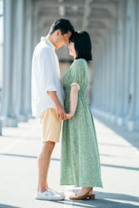 パリ ビラケム橋の前撮り写真 自然な笑顔