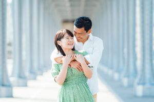 パリ ビラケム橋の前撮り写真 自然な笑顔