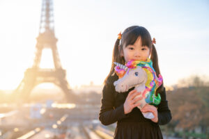 トロカデロ広場 朝日差し込むお子様のポートレート