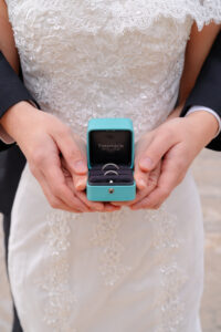 パリ　指輪を持つふたり　トロカデロ広場