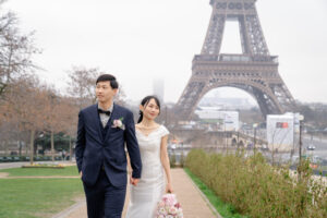 歩きながら撮影を始め、少しずつ笑顔がほぐれていく瞬間