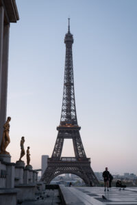 エッフェル塔 撮影前の穏やかな風景