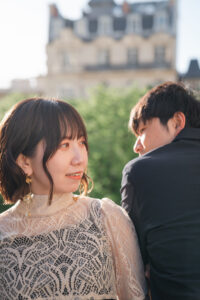 朝の光につつまれるふたり