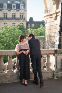 カモアン通りで楽しく話すふたり