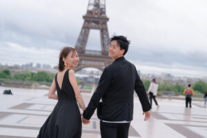 パリ 前撮り 黒ドレス ブーケ