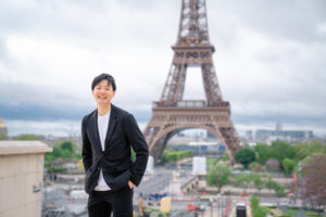 パリ 前撮り 黒ドレス ブーケ