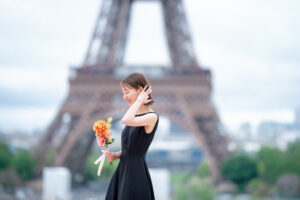 パリ 前撮り 黒ドレス ブーケ
