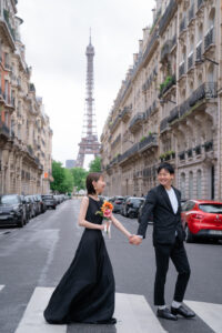 パリ 前撮り 黒ドレス ブーケ