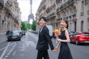 パリ 前撮り 黒ドレス ブーケ