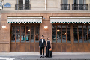 パリ 前撮り 黒ドレス ブーケ