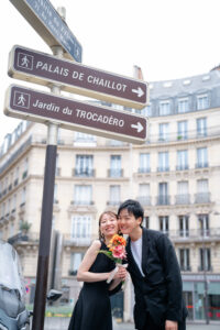 パリ 前撮り 黒ドレス ブーケ