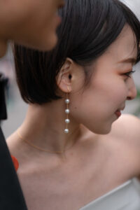 新婦の横顔とイヤリング