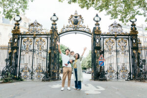 パリ 家族 写真 いつもの公園で遊ぶ家族時間