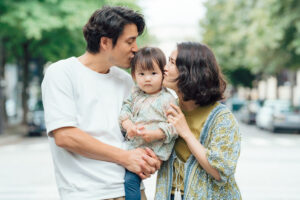 パリ 家族 写真 いつもの公園で遊ぶ家族時間