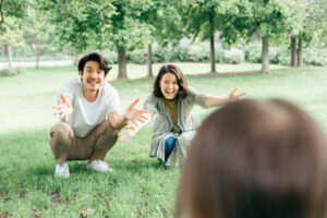 パリ 家族 写真 いつもの公園で遊ぶ家族時間