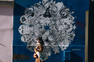 秋晴れのモンマルトルで撮るポートレート写真