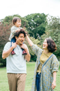 パリ 家族 写真 いつもの公園で遊ぶ家族時間