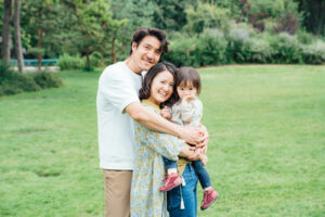 パリ 家族 写真 いつもの公園で遊ぶ家族時間