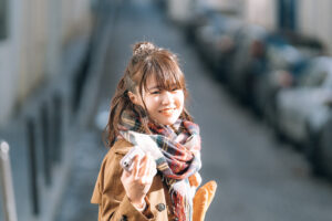 秋晴れのモンマルトルで撮るポートレート写真