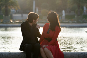 パリ リュクサンブール公園 カップルフォト 朝の光と緑