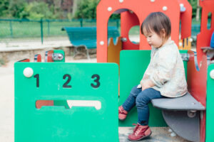 パリ 家族 写真 いつもの公園で遊ぶ家族時間