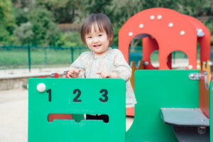 パリ 家族 写真 いつもの公園で遊ぶ家族時間