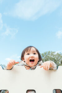 パリ 家族 写真 いつもの公園で遊ぶ家族時間