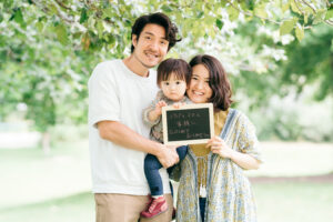 パリ 家族 写真 いつもの公園で遊ぶ家族時間