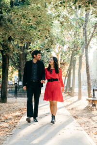 パリ リュクサンブール公園 カップルフォト 朝の光と緑