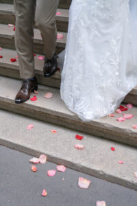 パリでのフォトウェディング フラワーシャワー