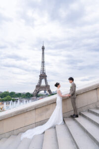 エッフェル塔を背景にしたフォトウェディング