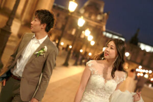 パリでのナイトフォトウェディング ルーヴル美術館の街灯