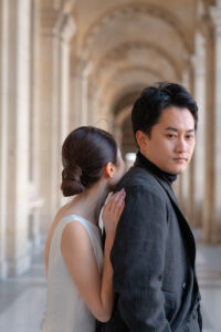 寄り添いあうカップル