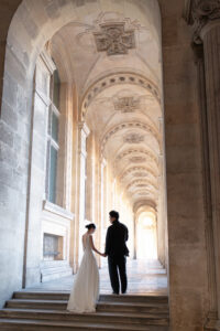 ルーヴル美術館　回廊　カップル